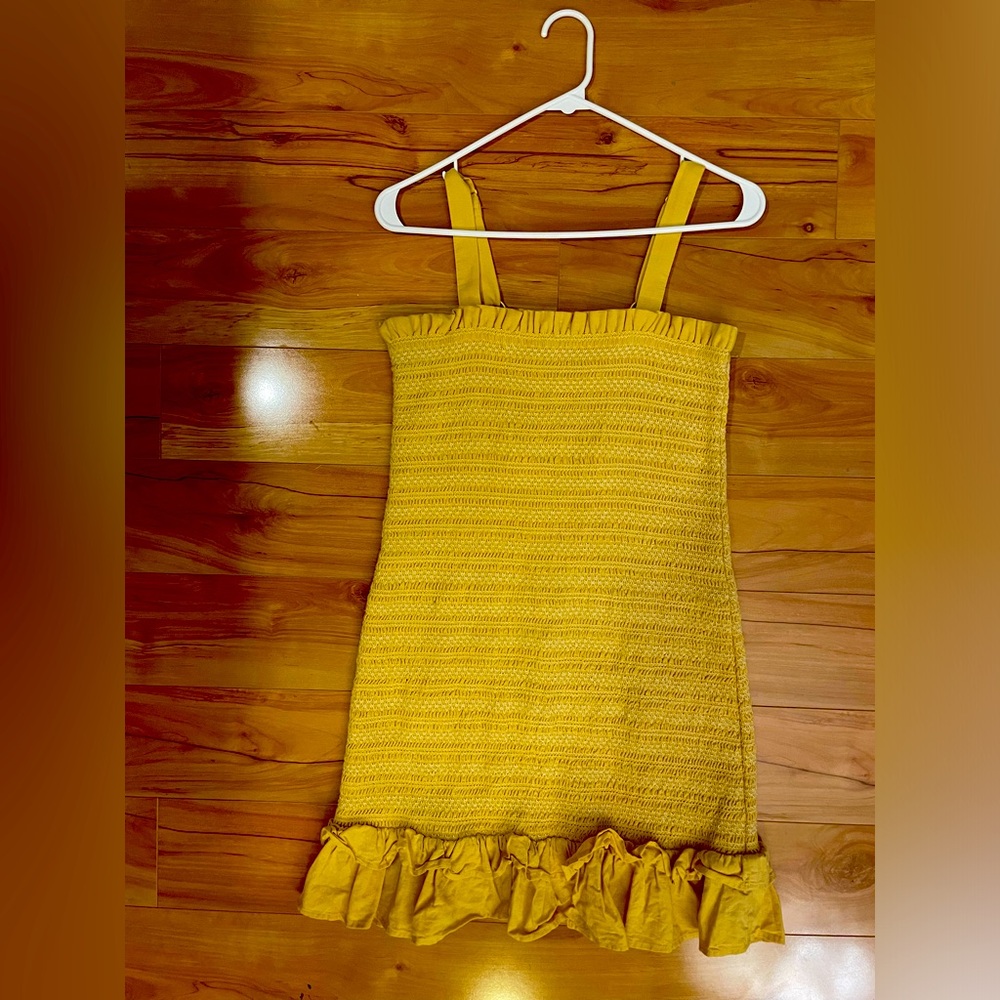 American Eagle fitted mini sress with ruffled bottom.